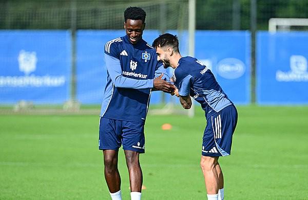 开云-法比奥-维埃拉：我能踢10号位和右边锋；我和洛孔加有默契